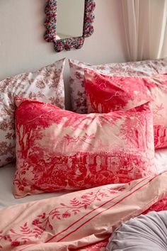 Goose Toile Breezy Cotton Percale Sham Set | Urban Outfitters Maximalist Bed, Funky Bedroom Decor, College Core, Pillow Stack, Funky Bedroom, Toile Pillows, Apartment Bedding, Percale Duvet Cover, Dorm Inspo