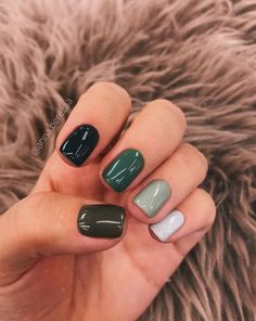 Black Nail Color Combos, Green Nail Polish Ideas, Cute Mani Pedi Ideas, Multicolored Nails Winter, Multi Colored Nails Winter, 5 Different Color Nails, Short Multicolor Nails, Trendy Green Nails, Multicolored Nails