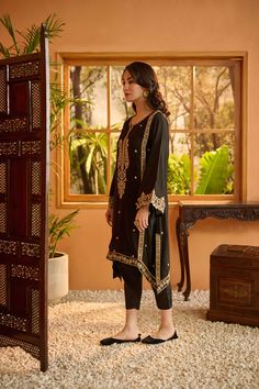 Dhanak DA-1615 Festive Statement Prets 2022 Original brand suit fabric and photography lite diffrance in actual print. Elegant Black Lawn Suit With Printed Motifs, Black Printed Unstitched Suit With Long Sleeves, Elegant Black Unstitched Suit With Printed Motifs, Black Unstitched Suit With Digital Print, Black Unstitched Suit With Digital Print And Long Sleeves, Elegant Black Printed Set, Traditional Black Printed Unstitched Suit, Black Digital Print Long Sleeve Sets, Black Long Sleeve Digital Print Set