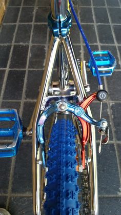 the front end of a bike with blue and red tires