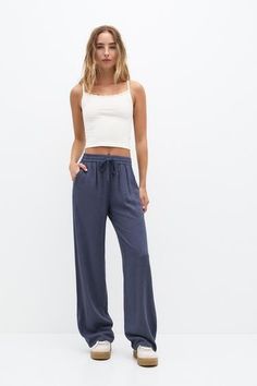 Loose fit rustic pants - pull&bear Pull And Bear Pants, Relaxed Summer Sweatpants, Summer Loungewear Sweatpants With Elastic Waistband, Sporty Harem Pants For Summer Loungewear, Sporty Summer Harem Pants For Loungewear, Summer Sweatpants With Pockets For Loungewear, Summer Loungewear Sweatpants With Pockets, Relaxed Linen Sweatpants With Elastic Waistband, Summer Relaxed Fit Pull-on Sweatpants