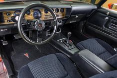 the interior of an old car is clean and ready to be used