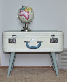 Suitcase Bookshelf, Trunk Upcycle, Shabby Chic Trunk, End Table Storage, Blue Sofa Living, Map Table, Suitcase Vintage