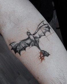 Men Minimal Tattoo Ideas, Subtle How To Train Your Dragon Tattoo, Tattoo Ideas How To Train Your Dragon, Toothless Stitch Tattoo, Nightfury Tattoos, Hot To Train Your Dragon Tattoo