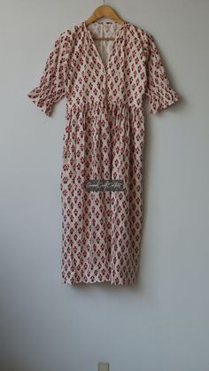 "Maxi Dress, Long Women Dress, Cotton Dress, Flower Print Dress, Indian Tunic Dress, Block Printed Dress, Boho Dress, Vintage  Dress, Gift  Material ~ 100% Cotton gauze. Care ~ Gentle hand wash. Air dry in shade. Made ~ India Please use the following measurements and information as a guide to find the best fit for you so you can flow effortlessly in GrandCraftsCollect. Size Chart in Inches:- Size S - Bust-40\" Size M - Bust-42\" Size L - Bust-44\" Size XL - Bust-46\" About fabric: *The fabric is so soft and with each wash becomes softer *Light weight & airy. *Rare and unique prints! Please zoom in the last pic for the complete view of beautiful prints! *Soft cotton- it becomes softer with each wash. ~~ Shipping Policy ~~ 1. We Ship the Orders Item Within 1-2 Business Days After Receiving O Indian Block Print Dress, Block Print Dress, Mini Dress Floral, Indian Tunic, Party Wear Dress, Up Party, Party Kleidung, Dress Indian, Flower Print Dress