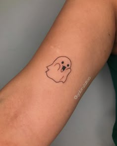 a person with a small tattoo on their arm that has a dog's face drawn on it