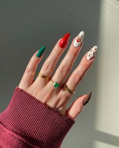 100+ New Epic Christmas Nail Designs To Try This Year 555 Sugar Nails, Central Perk, Winter Nail Designs, Christmas Nail