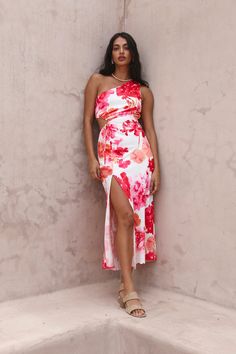 With the memories of Hawaii etched in our hearts and our next holiday already planned our Flowers In Your Hair Maxi Dress is number one on the list of must-haves! Style this number with a low bun and sandals. Flowy maxi dress, true to size Diagonal neckline, one shoulder style Cutout to waist with tie feature Floral patterns may vary Invisible zipper to side Partially lined, stops at split Lightweight polyester/rayon Slightly stretchy material  Cold hand wash only Model wears XS Length from shoulder to hem: 142cm on an S White Dress Flowy, Spring Break Dress, Flowers In Your Hair, Bandeau Maxi Dress, Knit Maxi Skirt, White Long Sleeve Dress, Skirt And Top Set, Low Bun, Flowy Maxi Dress