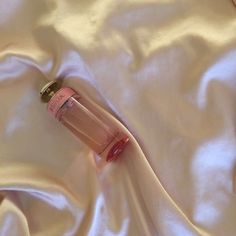 - ̗̀vibes ̖́- Simple Perfume Bottle, Electra Heart, Pink Flowers Wallpaper, All I Ever Wanted, Idea Board, Aesthetic Vintage, Aesthetic Makeup, Aesthetic Iphone Wallpaper, Perfume Bottle