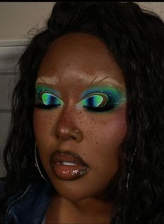 Retro Space Makeup, Alien Eyeshadow Looks, Bold Makeup Looks, Cool Makeup Looks, Glam Makeup Look, Beautiful Eye Makeup, Colorful Eye Makeup, Makeup Eye Looks