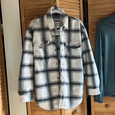 Abercrombie Brand New White Lapel Collar Top For Winter, White Long Sleeve Shacket For Winter, White Button-up Shacket For Winter, White Collared Shacket For Winter, Plaid Shacket, Coats Women, Womens Plaid, Abercrombie Fitch, Gray White