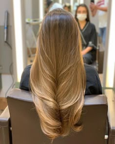 Vinter Mode Outfits, Hair Color Caramel, Brunette Hair With Highlights, Dirty Blonde Hair, Brunette Balayage Hair, Brown Hair Balayage