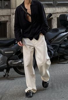 Man Fashion 2023, Men Cream Pants Outfit, Men Summer Fashion 2023, Male Styles Aesthetic, Street Style Male, Neutral Outfits Aesthetic, Museum Date Outfit Men, Outfit Streetwear Boy, Male Outfits Ideas