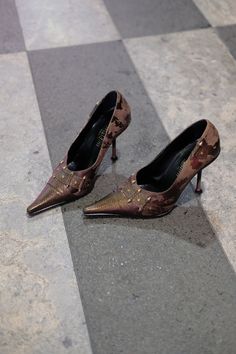 Italian Maldini high heels, '00's, y2k; size 38, real vintage. The vintage items we sell have already had their owners, so they may have visible signs of use, which we always try to inform about in detail.  Dimensions: Length of the insert with a point: 26 cm Heel height: 10 cm Label size: 38 Can be shipped with another item for better shipping costs. Womens Pumps, Real Vintage, Womens Heels, Pump Shoes, Women's Pumps, Etsy Vintage, Shoes Women Heels, Poland, Heel Height