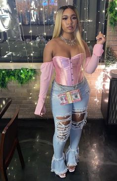 Birthday Outfit Ideas With Jeans, 17 Birthday Dinner Outfit, Birthday Dinner Outfit Baddie, Pink Outfits For Brunch, Galentines Outfits Black Women, 17 Bday Outfit Ideas, Summer Bday Outfit Ideas, Sweet 16 Casual Outfit, 18th Birthday Looks Outfit