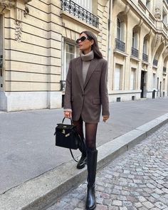 40+ Stylish Brown Blazer Outfits [2023]: What To Wear With A Brown Blazer Blazer Outfits 2023, Turtleneck And Blazer, Vinter Mode Outfits, Winter Turtleneck, Turtleneck Outfit, Winter Fashion Outfits Casual