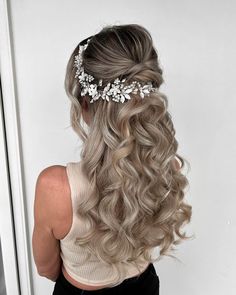 Down Curled Hair, Curled Hair With Bangs, Half Up Half Down Curled, Light Colored Hair, Half Pony Hairstyles, Half Pony, Wedding Curls, Half Up Curls, Braided Half Updo