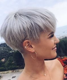 Trendy Bob, Trendy Bob Hairstyles, Funky Short Hair, Short Hair Pixie Cuts, Super Short Hair, Short Grey Hair, Edgy Short Hair, Short Choppy Hair, Short Bob Haircuts