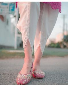 Pathani Pant For Women, Tulip Trouser Design, Pent Suite Design For Women, Tulip Pants With Kurti, Pant Style Suits Indian, Tulip Trouser, Neck Design With Lace, Girls Capri Pants, Women Trousers Design