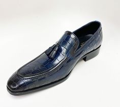 Style: 503-66E-Navy Unique Crocodile Printed Embossed Calfskin slip-on Loafer from our Carrucci by Maurice collection features soft Calfskin lining, matching Tassels, a clean welt, and a Rubber Sole! Cordovan Shoes, Shoe Horn, Shoe Tree, Horse Hair, Suede Shoes, Shoes Men, Shoe Box, New Shoes, Loafers Men