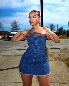 #denim #denimdress #dresses #tubedress #goingout #outfits #denimoutfits #ootd #casullook #nightout Jean Tube Dress Outfit, Tube Dress Outfit, Denim Tube Dress, Strapless Denim Dress, Outlaw Country, Strapless Mini Dress, Cute Everyday Outfits, Tube Dress, Strapless Bra