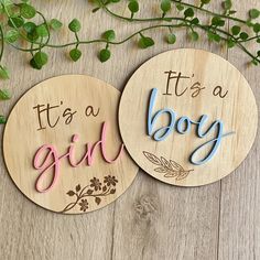 two wooden plaques that say it's a girl and its a boy