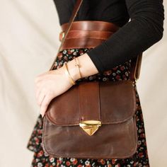 Felicity - Sassy Sparrow Vintage Everyday Shoulder Bag With Pockets, Vintage Everyday Fall Shoulder Bag, Vintage Everyday Shoulder Bag For Fall, Vintage Everyday Shoulder Bag With Zipper Closure, Everyday Vintage Shoulder Bag For Fall, Vintage Shoulder Bag For Everyday Fall Use, Everyday Vintage Shoulder Bag With Zipper Closure, Brown Saddle Bag With Zipper Closure For Everyday, Brown Saddle Bag With Zipper For Everyday Use