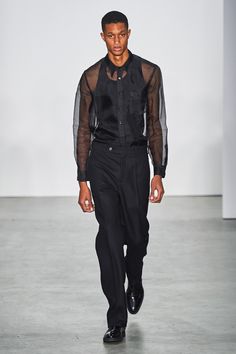 Sheer Outfit Men, Androgynous Formal Wear, Mens Edgy Fashion, Sheer Outfit, Androgynous Outfits, Semi Formal Outfits, Seoul Fashion Week, Lace Outfit