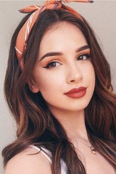 Hairband Photography Ideas, Romantic Makeup Looks, Make Up Vintage, Hairstyle And Makeup, Hairband Hairstyle, Romantic Hair, Romantic Makeup, Orange Makeup, Valentines Day Makeup