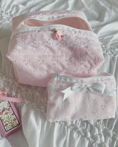 ✦ . ⋆ ུ — ✩ Pink | Lizvxlria { Board : Colour Palette } Makeup Bag Coquette, Coquette Makeup Bag, Pochette Diy, Feminine Accessories, Coquette Makeup, The Cardigans, Jeans Beige, Pink Girly Things, Heart Bag