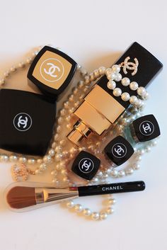 chanel Chanel Cosmetics, Diy Kosmetik, Chanel Couture, Chanel Makeup, Classy And Fabulous, Coco Chanel, Dress Red, Lipsticks, Gossip Girl