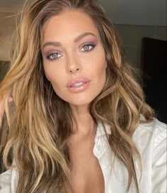 Caroline Receveur Hair, 5 A Day, Bronde Hair, Most Beautiful Eyes, Honey Hair, Blonde Hair Looks, Hair Color For Women, Instagram Makeup, Foto Art