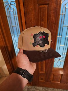 El chino antrax belico snapback hat black culiacan sinaloa mayiza chapiza jgl mayo zambada belico gorra moda sinaloa  Brand new Free shipping  Grupo arriesgado, mitotes pa los ranchos, luis r conriquez, mayiza, chapiza, sinaloa, culiacan, moda, belico, jgl, peso pluma, fuerza regida Brown Snapback Hat With Short Brim For Streetwear, Brown Curved Brim Fitted Hat For Streetwear, Casual Brown Snapback Hat With Short Brim, Brown Flat Brim Hat For Streetwear, Brown Flat Brim Fitted Hat For Streetwear, Brown Short Brim Baseball Cap For Streetwear, Brown Curved Brim Snapback Hat For Streetwear, Brown Snapback Hat For Streetwear, Beige Snapback Hat