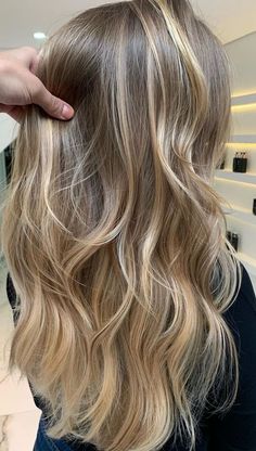 Shoulder Length Hair Cuts With Layers, Old Money Blonde, Long Hair Layers, Money Hair, Hairstyles For All Hair Types, Perfect Blonde Hair