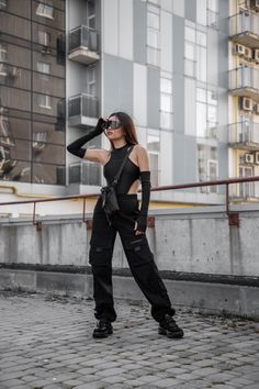 #bodysuit #dresstoimpress #backtoschooloutfits #fashion #outfit #outfitideas #totalblack #techwear #TURWEAR #darckwear Soft Techwear Women, Fem Techwear, Cyberpunk Rave Outfit, Techwear Fashion Women, Goth Bodysuit, Cyberpunk Aesthetic Outfit, Futuristic Street, Bodysuit Outfit Ideas, Cyberpunk Photoshoot