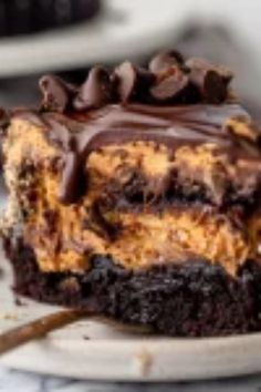 Delicious gooey chocolate cake with warm filling and rich ganache topping, showcased in mouth-watering detail. Perfect cake for special occasions. Gooey Chocolate Cake, Decadent Chocolate Cake, Simply Irresistible, Vanilla Ice, Simple Recipe, Vanilla Ice Cream, Dessert Table, Soft Textures