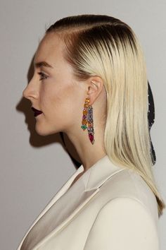 Saoirse Ronan – 2017 New York Film Critics Awards in NYC Tone Hair At Home, Half And Half Hair, Two Toned Hair, New York Film, Hot Pink Heels, Try On Hairstyles, Medium Long Hair