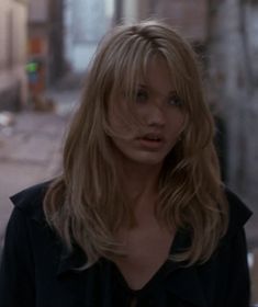 Cameron Diaz Haircut, Long Hair Soft Bangs, Cameron Diaz 90s Hair, Cameron Diaz Aesthetic, 90s Style Haircut, Face Framing Wavy Hair, Face Framing Haircut Short, Cameron Diaz Hairstyles, Rockstar Gf Hair