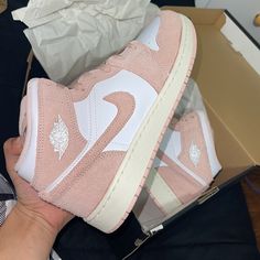 ***Brand New, Never Worn*** Authentic. Air Jordan 1mid Se (Gs) White/Legend Pink-Sail Fn7432 161 Men’s 7 Uk 6 Cm 25 Eur40 Br 38 Eur 40 Cute Converse Shoes, Nike Shoes Women Fashion, Pretty Sneakers, Painted Sneakers, Preppy Shoes, Air Jordan 1 Mid Se, Pretty Shoes Sneakers, Expensive Shoes, Cute Shoes Heels