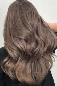 Ash Brown Hair : le balayage pour brunes ultra-tendance qui nous fait de l'oeil cet hiver Brown Hair Color Chart, Brown Hair Shades, Chocolate Brown Hair Color, Brown Hair Color, Hair Color Chart, Hair Color Light Brown, Brown Hair Balayage