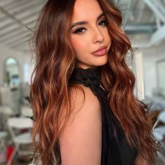 35 Reddish Brown Hair Colors You’ll Fall In Love With Reddish Brown Hair Color, Copper Brown Hair, Auburn Balayage, Rambut Brunette, Reddish Brown Hair, Ginger Hair Color, Hair Color Auburn, Copper Hair Color, Brown Hair Balayage