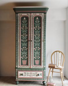 Pink and green hand painted tree of life vintage wardrobe Witchy Furniture, Madi Core, Painted Wardrobe, Norwegian Rosemaling, Linen Cupboard, Furniture Flips, Seashell Painting, Painted Chairs, Furniture Renovation