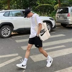 Japan Men Fashion Summer, Short Pants Outfit Men, Miami Mens Fashion, Nike Blazer Outfit Men, Sporty Outfits Men, Guys Fashion Casual, Asian Men Fashion, Minimalist Fashion Men, Mens Shorts Outfits