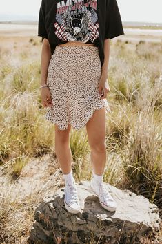 Damien Skirt-Tan Multi Casual Outfit Inspo Aesthetic, Nashville Fashion Summer, Casual Skirt Outfits Summer, Knee Length Skirt Outfit, T Shirt And Skirt Outfit, Girls Day Outfit, Acl Outfits, Trendy Skirt Outfits, Paramore Concert