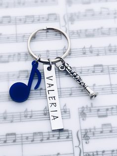 a keychain that has a musical note on it