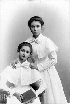 Here is an interesting photo collection of charming vintage portraits of Russian schoolgirls from the 1900s. Russian Female, Beautiful Portraits, 20th Century Fashion, Vintage School, School Uniforms, Russian Fashion