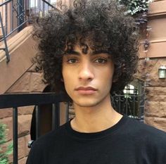 Tre Samuels, Feminine Boys, 3b Curly Hair, 3c Curly Hair, 3b Hair, Tan Skin Blonde Hair, Messy Bob Hairstyles, Pelo Afro, Boys With Curly Hair