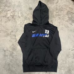 Brand: Nike Color: Black Size: Men’s Medium Condition: Gently Used - Good Please Note: Color May Vary Slightly Due To Screen And Lighting. All Items, Unless Marked Nwt, Are Gently Used And May Have Signs Of Wear. Vintage Items Are 20-40 Years Old!!! We Try To Call Out Any Flaws/Imperfections In The Description. Please View All Photos For Condition And Feel Free To Message Me For More Pictures Or Measurements. Please Wash All Items Prior To Wear. Vintage Clothing May Run Smaller Than Modern Cloth Nike Black Hoodie With Logo Print, Black Nike Hoodie With Logo Print, Black Fleece Hoodie For Fan Gear, Black Team Spirit Hoodie For Winter, Black Winter Hoodie With Team Spirit, Black Hooded Hoodie For Fan Gear, Black Team Name Hoodie Sweatshirt, Black Team Spirit Hooded Sweatshirt, Black Hoodie With Drawstring For Fan Gear