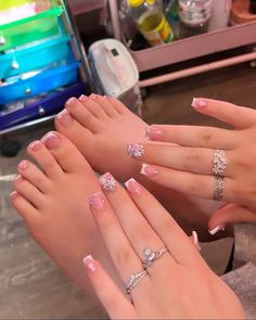 Toe Nail Designs With Rhinestones Bling, Famous Nails, Girly Acrylic, Acrylic Toe Nails, Acrylic Toes, Drip Nails, Short Square Acrylic Nails