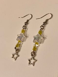 Aretes Aesthetic, Fairycore Earrings, Dangly Earrings Aesthetic, Diy Dangle Earrings, Glow Stars, Silver Star Earrings, Earrings Aesthetic, Green Accessories, Beaded Earrings Diy